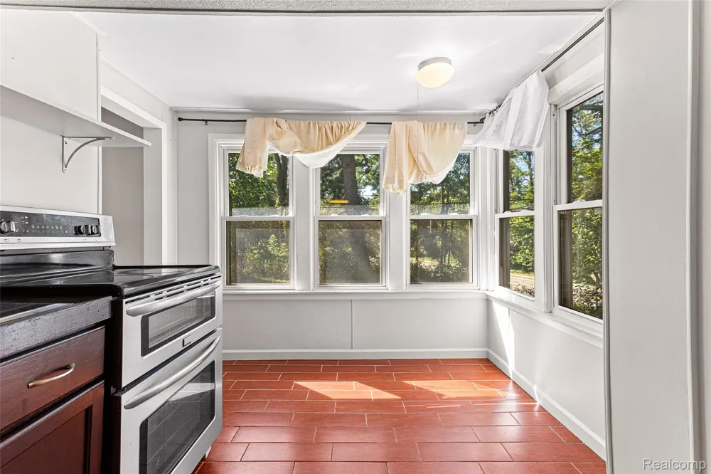 2550 Loon Lake Road Wixom City, MI 48393