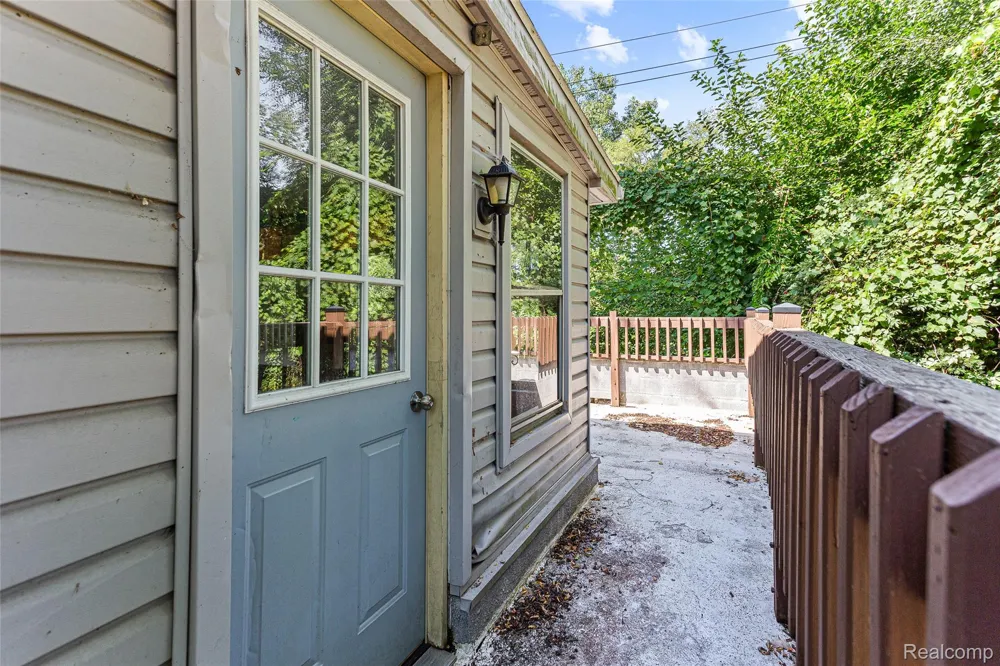 2550 Loon Lake Road Wixom City, MI 48393