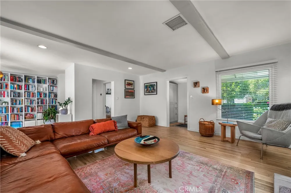 5644 Tobias Avenue Sherman Oaks, CA 91411