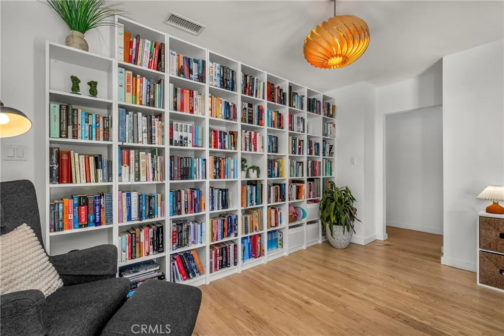 5644 Tobias Avenue Sherman Oaks, CA 91411