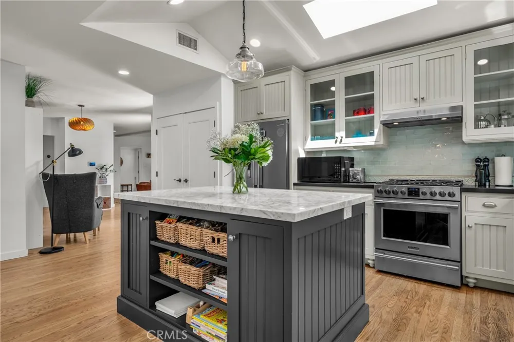5644 Tobias Avenue Sherman Oaks, CA 91411