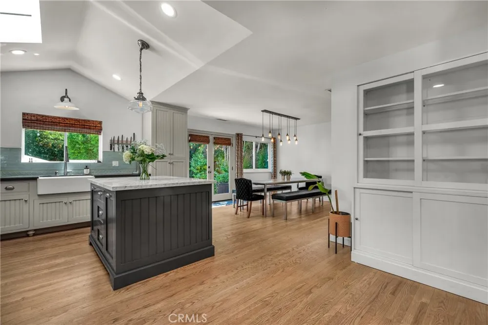 5644 Tobias Avenue Sherman Oaks, CA 91411