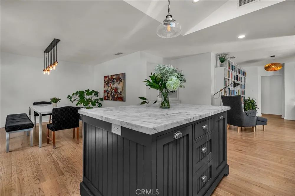 5644 Tobias Avenue Sherman Oaks, CA 91411