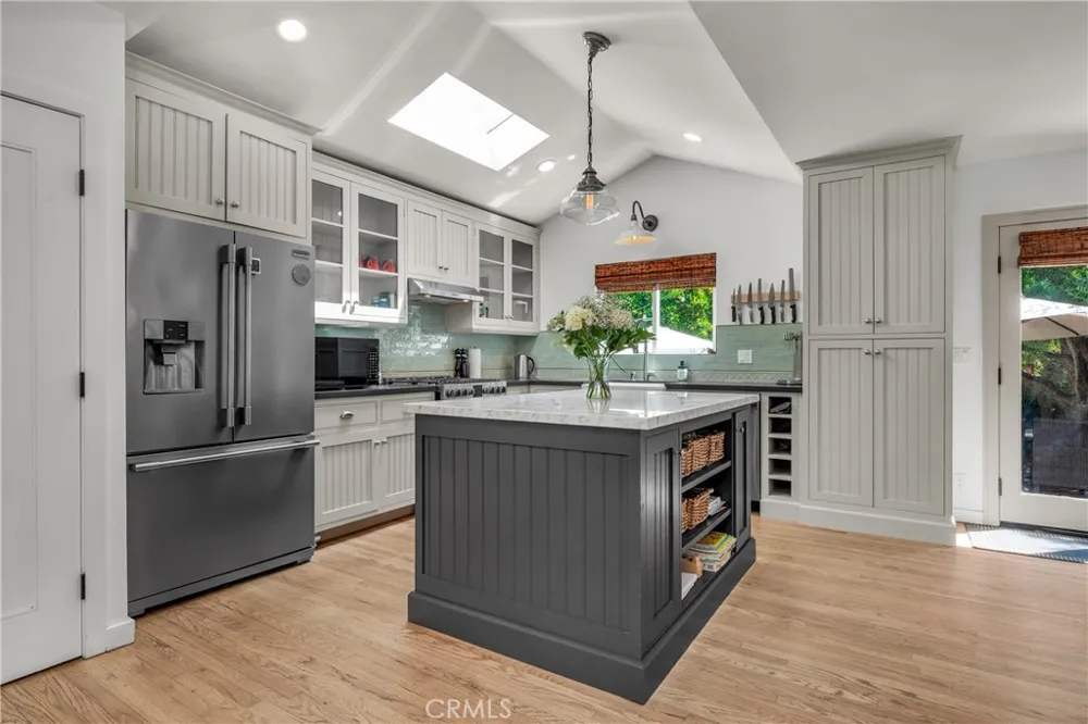 5644 Tobias Avenue Sherman Oaks, CA 91411