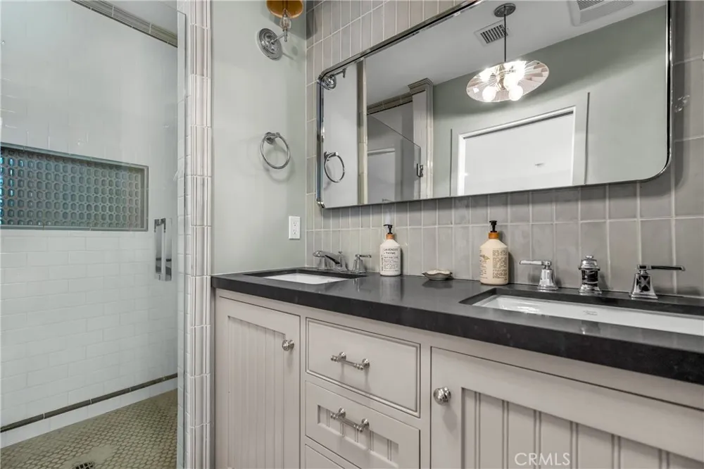 5644 Tobias Avenue Sherman Oaks, CA 91411
