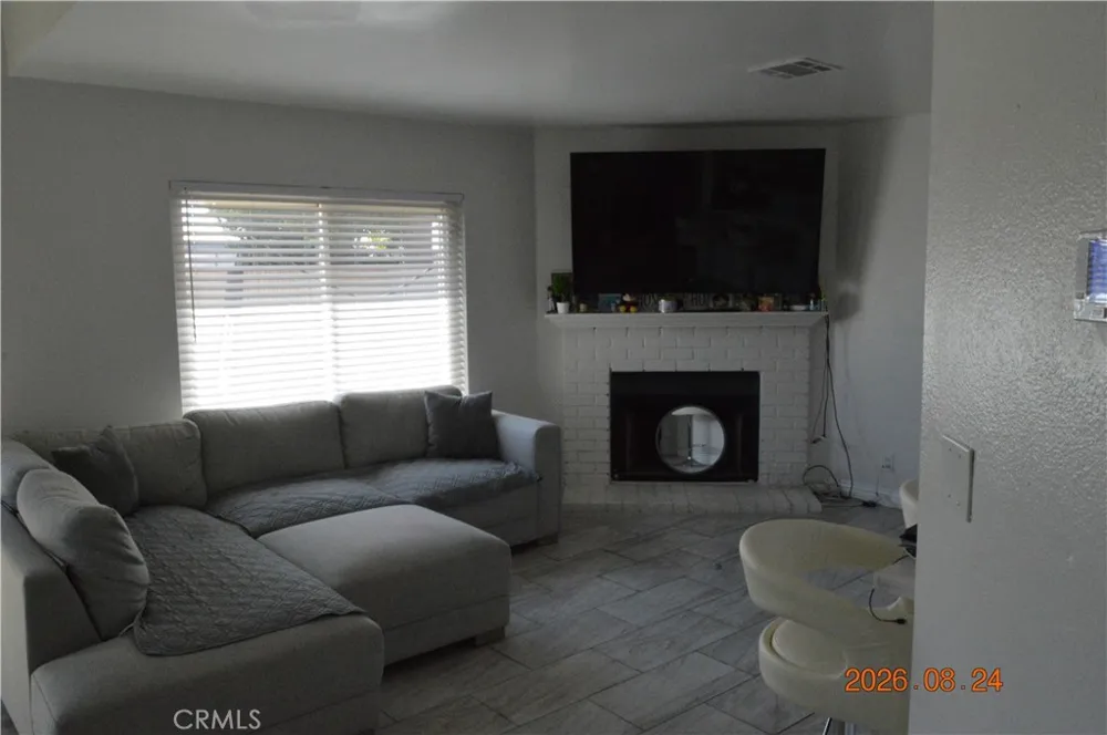681 Lark Ellen Covina, CA 91722