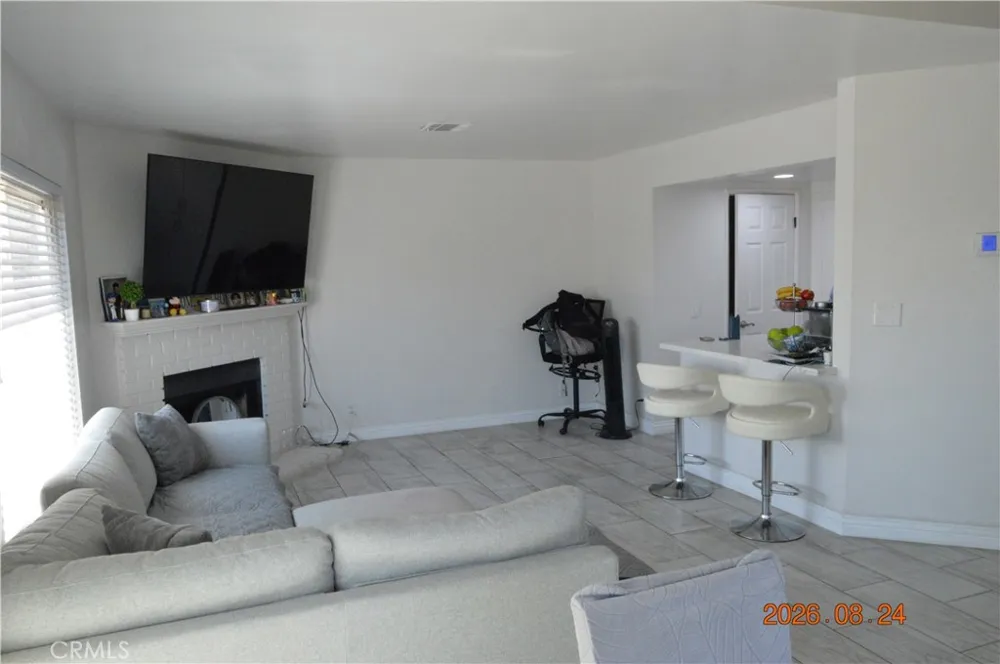 681 Lark Ellen Covina, CA 91722