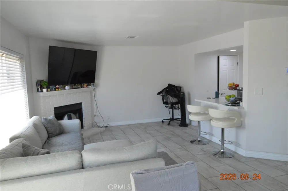 681 Lark Ellen Covina, CA 91722