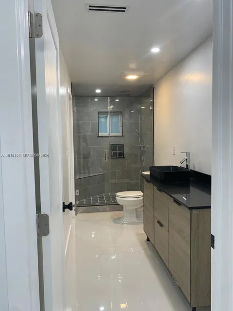 350 W 16th St