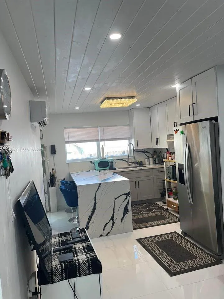 350 W 16th St Hialeah, FL 33010