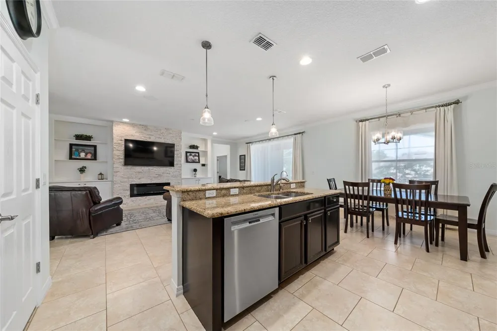 2202 REDMARK LANE Winter Garden, FL 34787