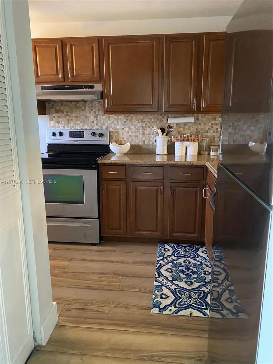 9420 Poinciana Pl #214 Davie, FL 33324