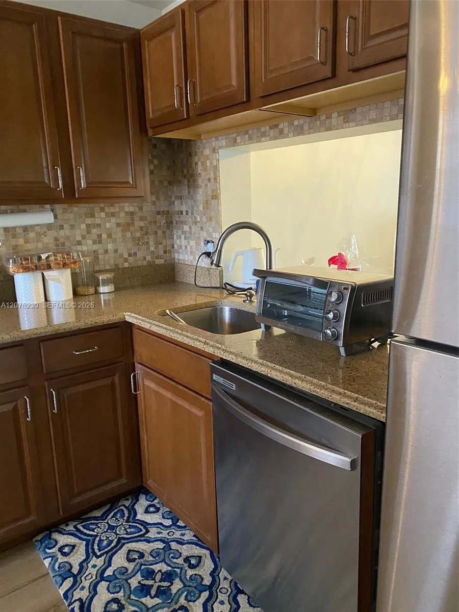 9420 Poinciana Pl #214 Davie, FL 33324
