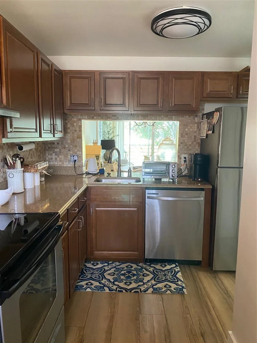 9420 Poinciana Pl #214 Davie, FL 33324
