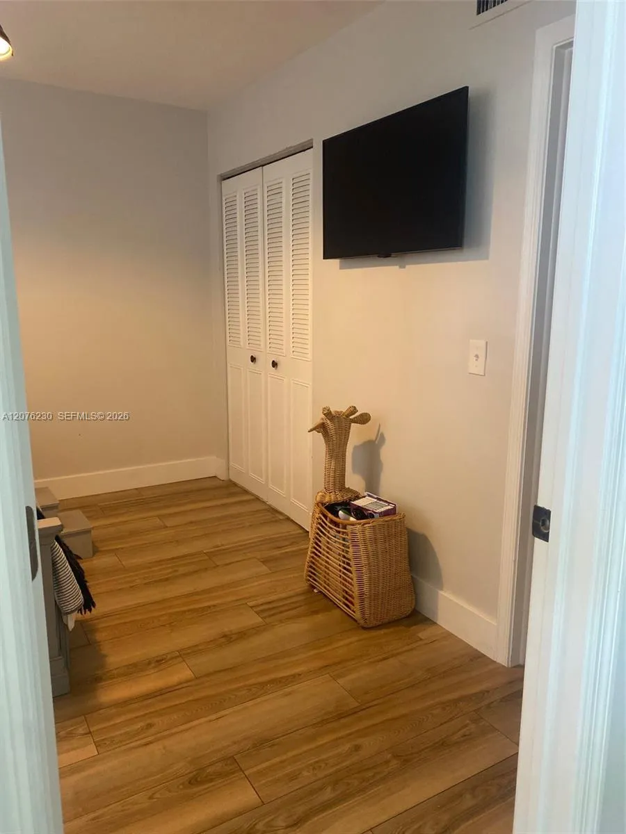 9420 Poinciana Pl #214 Davie, FL 33324