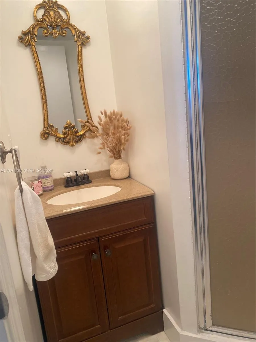9420 Poinciana Pl #214 Davie, FL 33324