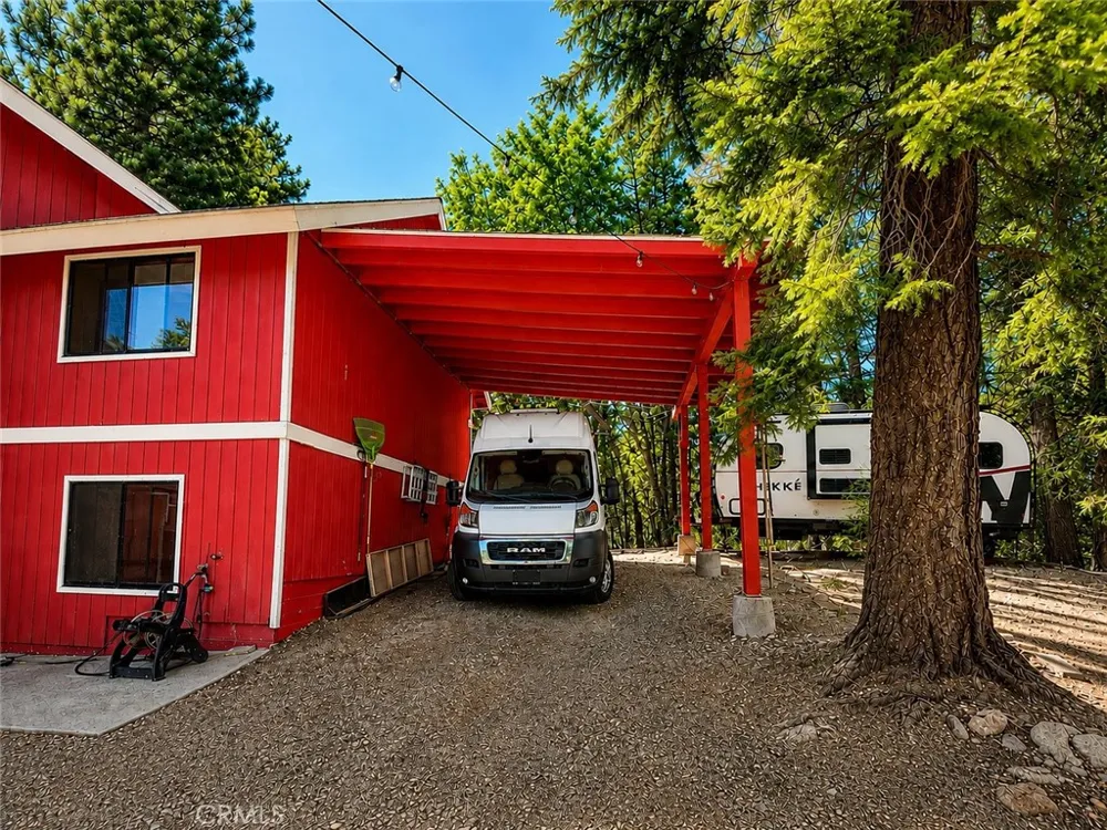 27661 Canyon Drive Lake Arrowhead, CA 92326