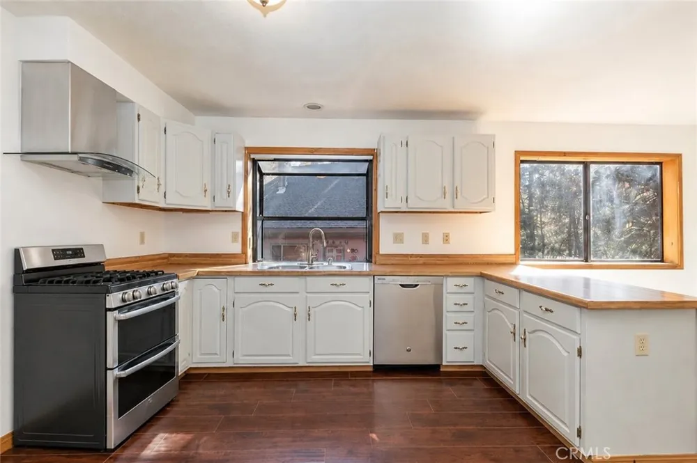 27661 Canyon Drive Lake Arrowhead, CA 92326
