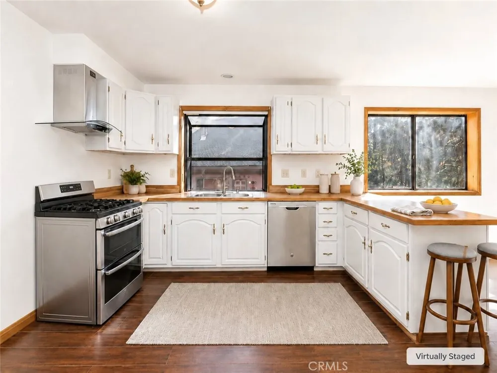 27661 Canyon Drive Lake Arrowhead, CA 92326