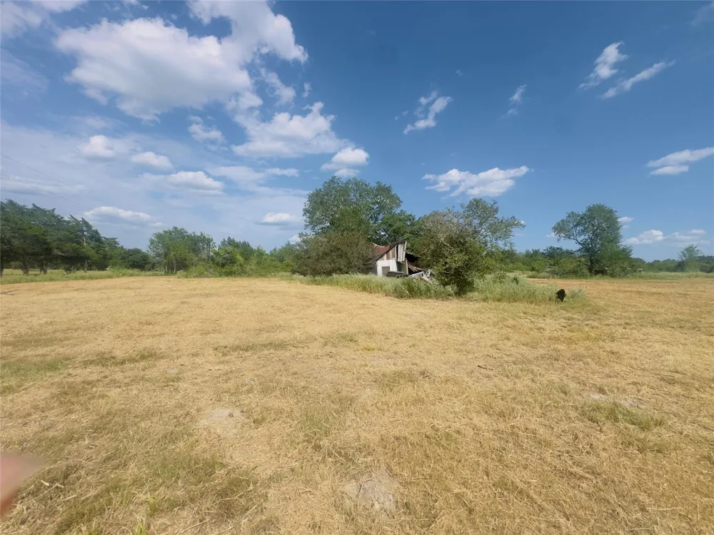 County Road 201 Hallettsville, TX 77964