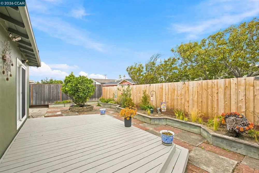 689 Linda Mar Blvd Pacifica, CA 94044
