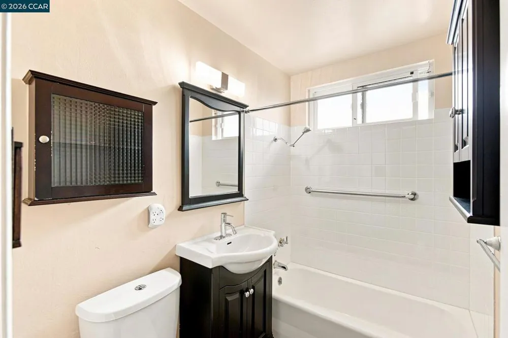 689 Linda Mar Blvd Pacifica, CA 94044