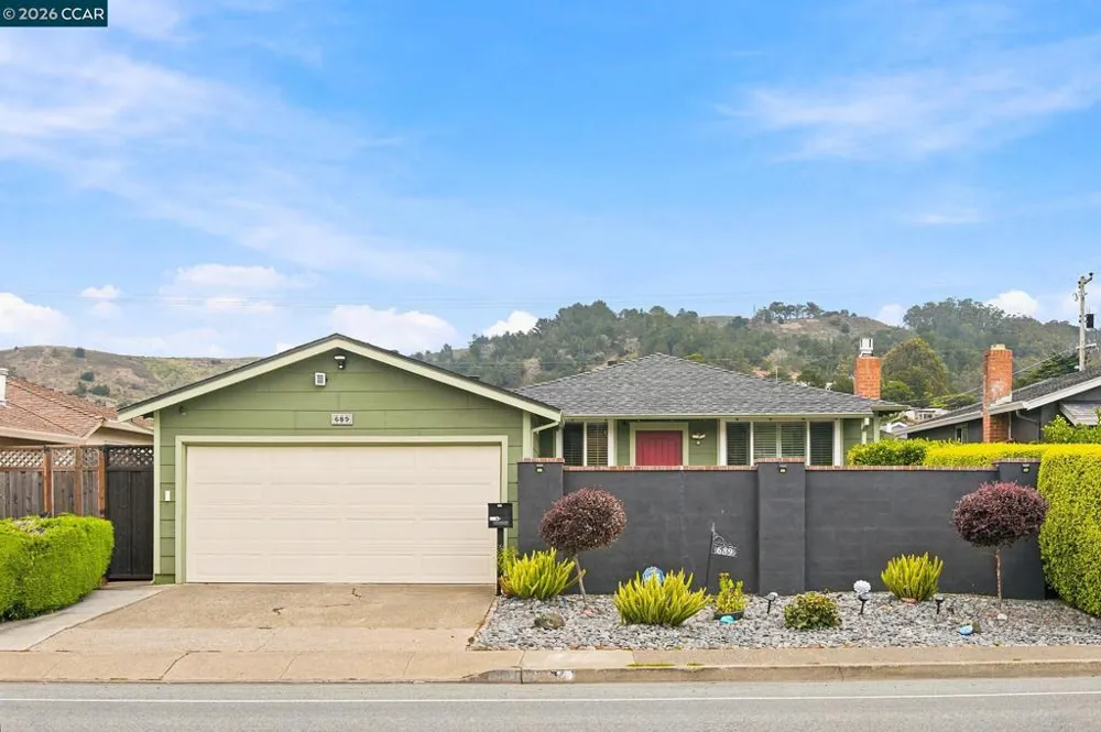 689 Linda Mar Blvd Pacifica, CA 94044