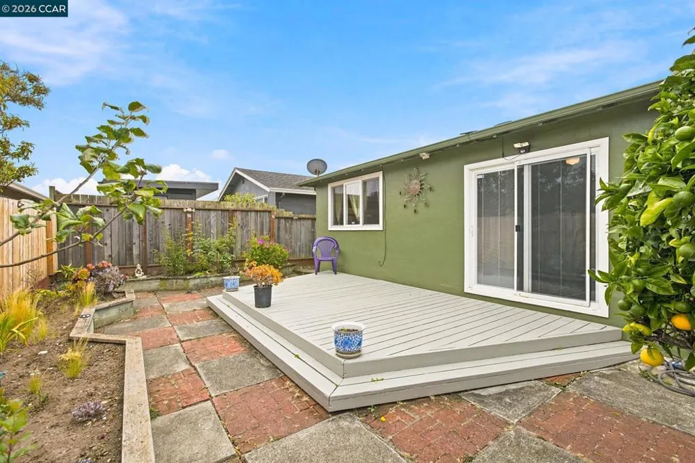 689 Linda Mar Blvd Pacifica, CA 94044