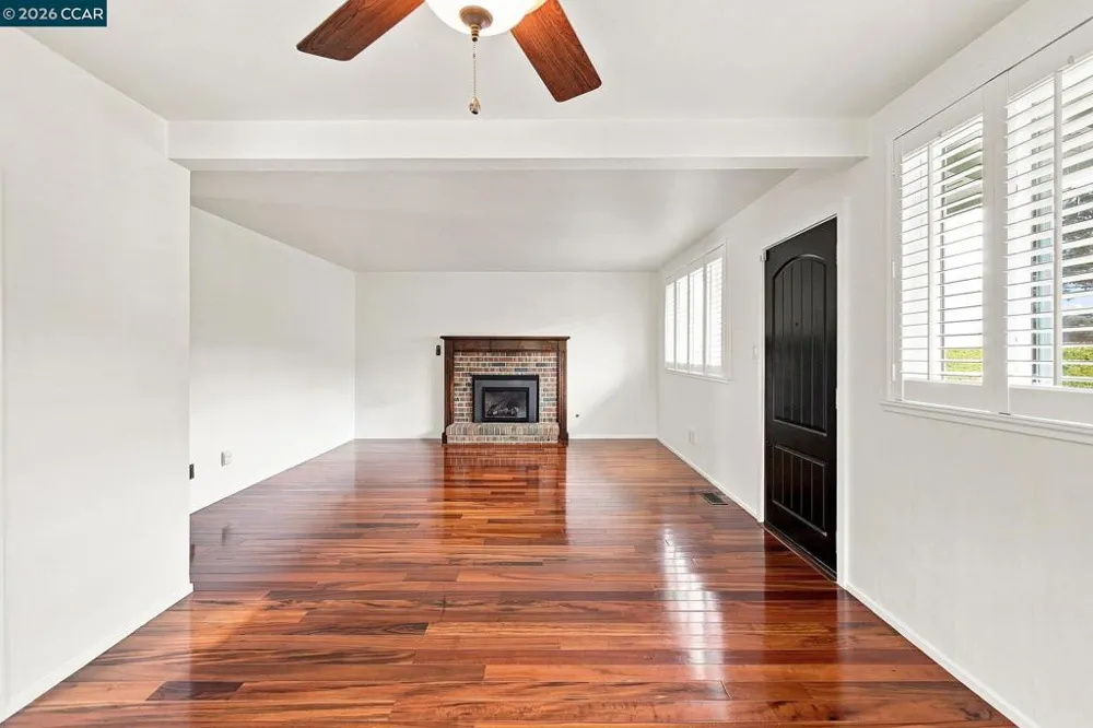 689 Linda Mar Blvd Pacifica, CA 94044