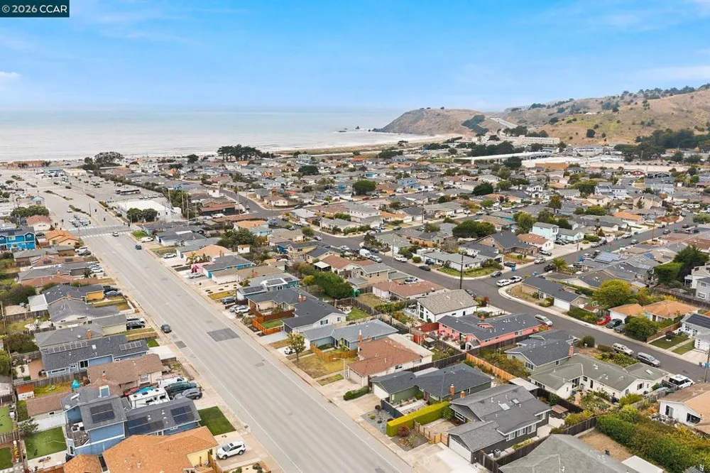 689 Linda Mar Blvd Pacifica, CA 94044
