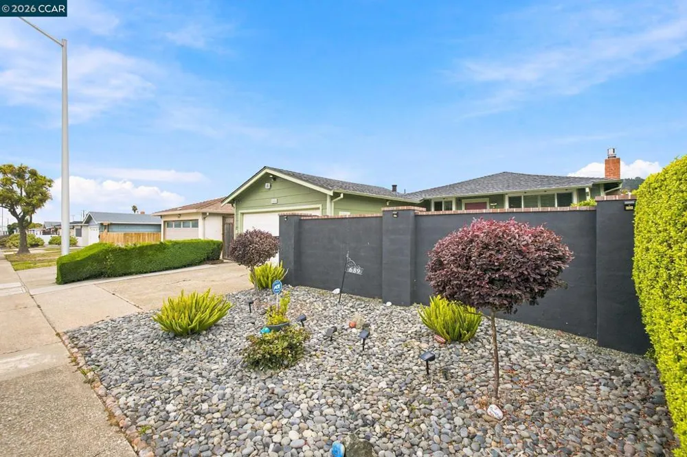 689 Linda Mar Blvd Pacifica, CA 94044