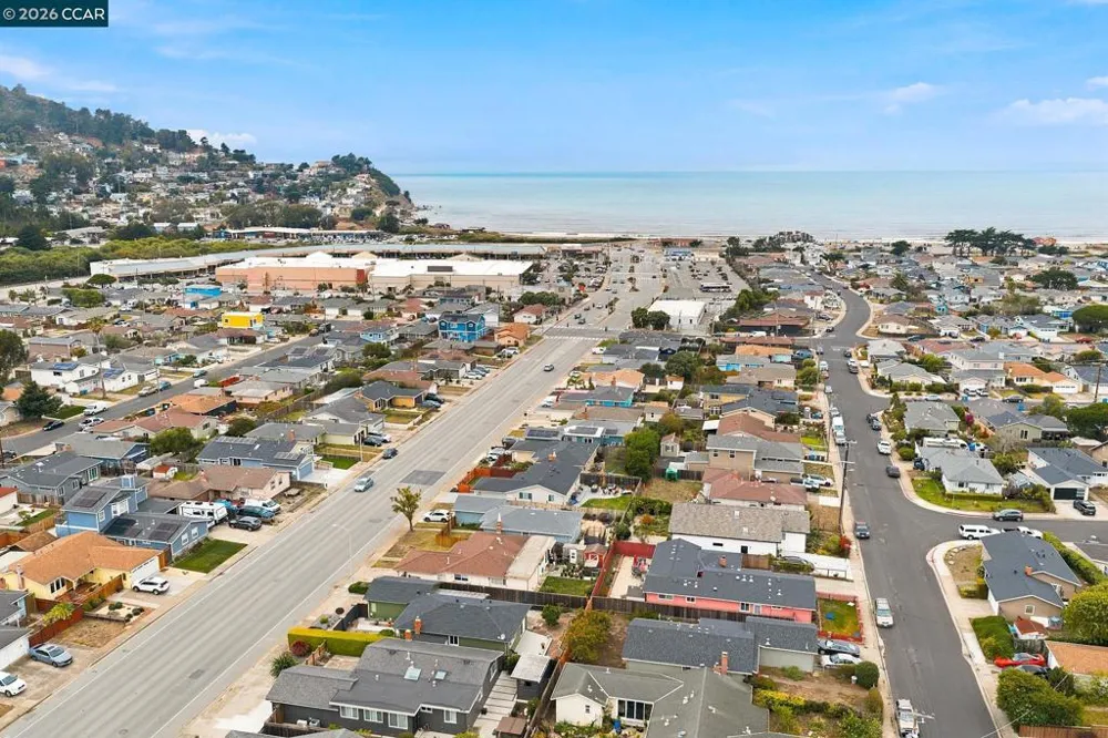 689 Linda Mar Blvd Pacifica, CA 94044