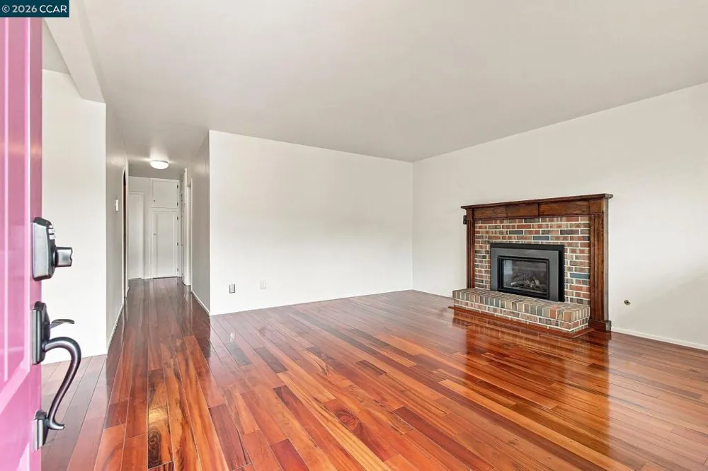689 Linda Mar Blvd Pacifica, CA 94044