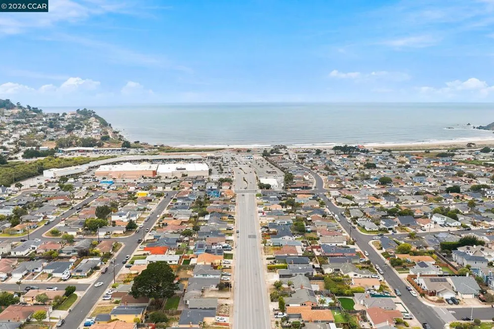 689 Linda Mar Blvd Pacifica, CA 94044