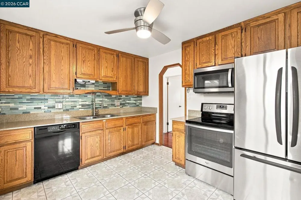 689 Linda Mar Blvd Pacifica, CA 94044