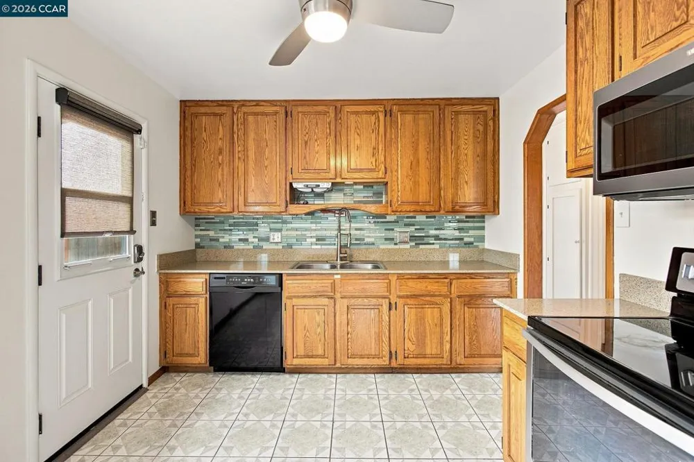 689 Linda Mar Blvd Pacifica, CA 94044