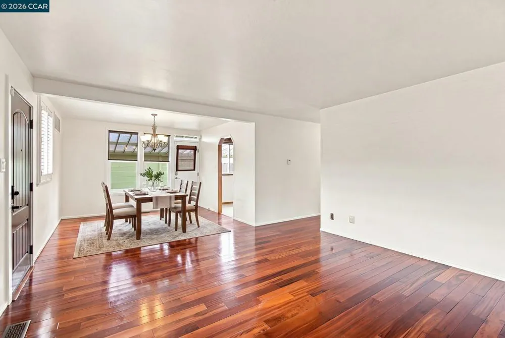 689 Linda Mar Blvd Pacifica, CA 94044