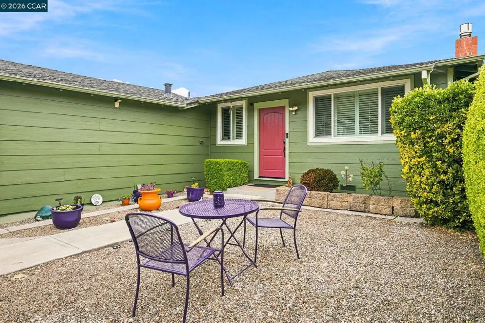 689 Linda Mar Blvd Pacifica, CA 94044