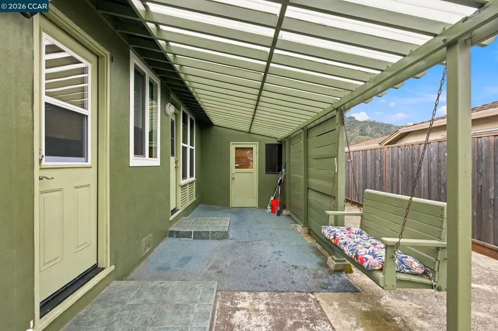 689 Linda Mar Blvd Pacifica, CA 94044
