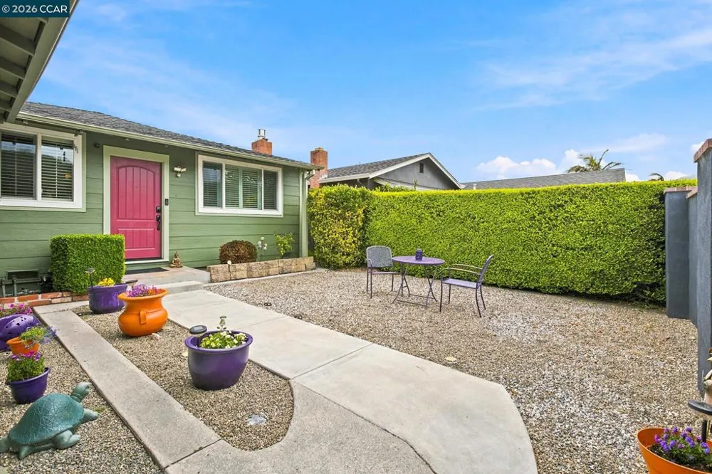 689 Linda Mar Blvd Pacifica, CA 94044