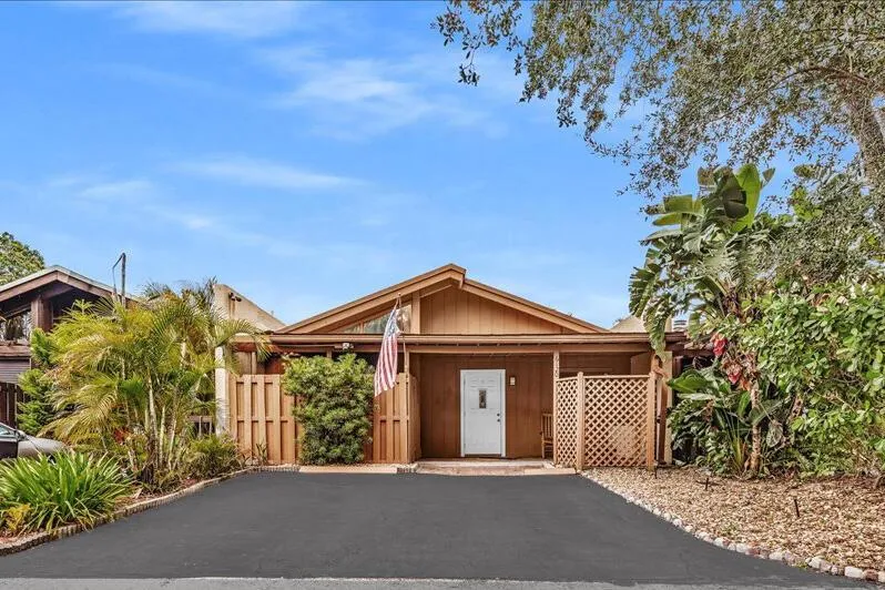 6120 NW 33rd Way Fort Lauderdale, FL 33309