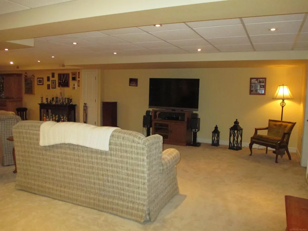 49272 Brodie Court Macomb Township, MI 48042