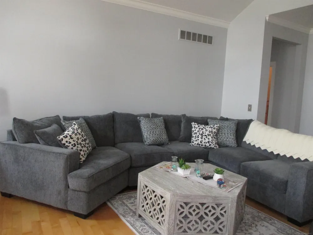 49272 Brodie Court Macomb Township, MI 48042