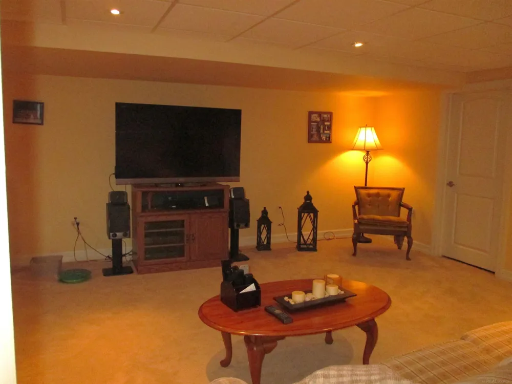 49272 Brodie Court Macomb Township, MI 48042