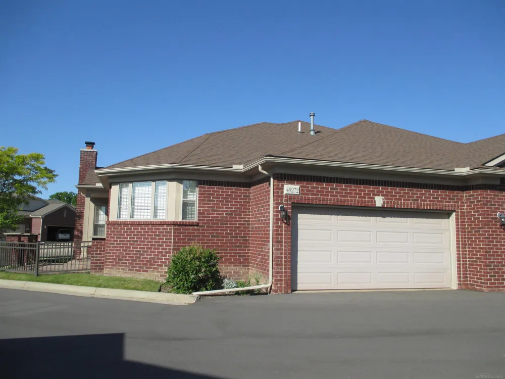 49272 Brodie Court Macomb Township, MI 48042