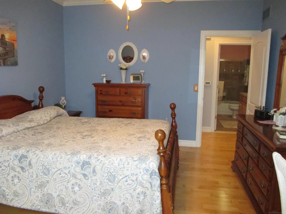 49272 Brodie Court Macomb Township, MI 48042