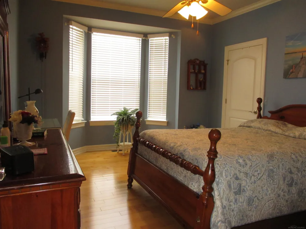 49272 Brodie Court Macomb Township, MI 48042