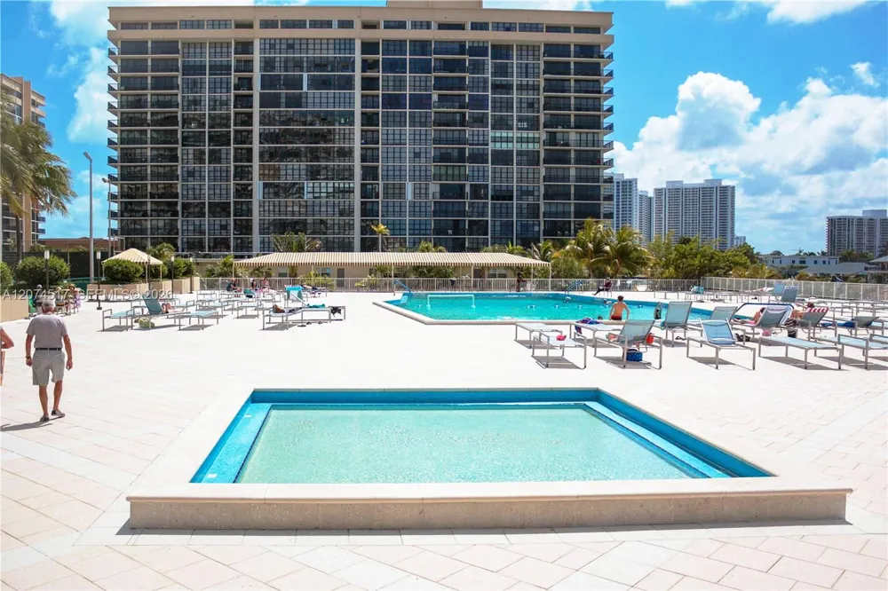 1985 S Ocean Dr #17P Hallandale Beach, FL 33009