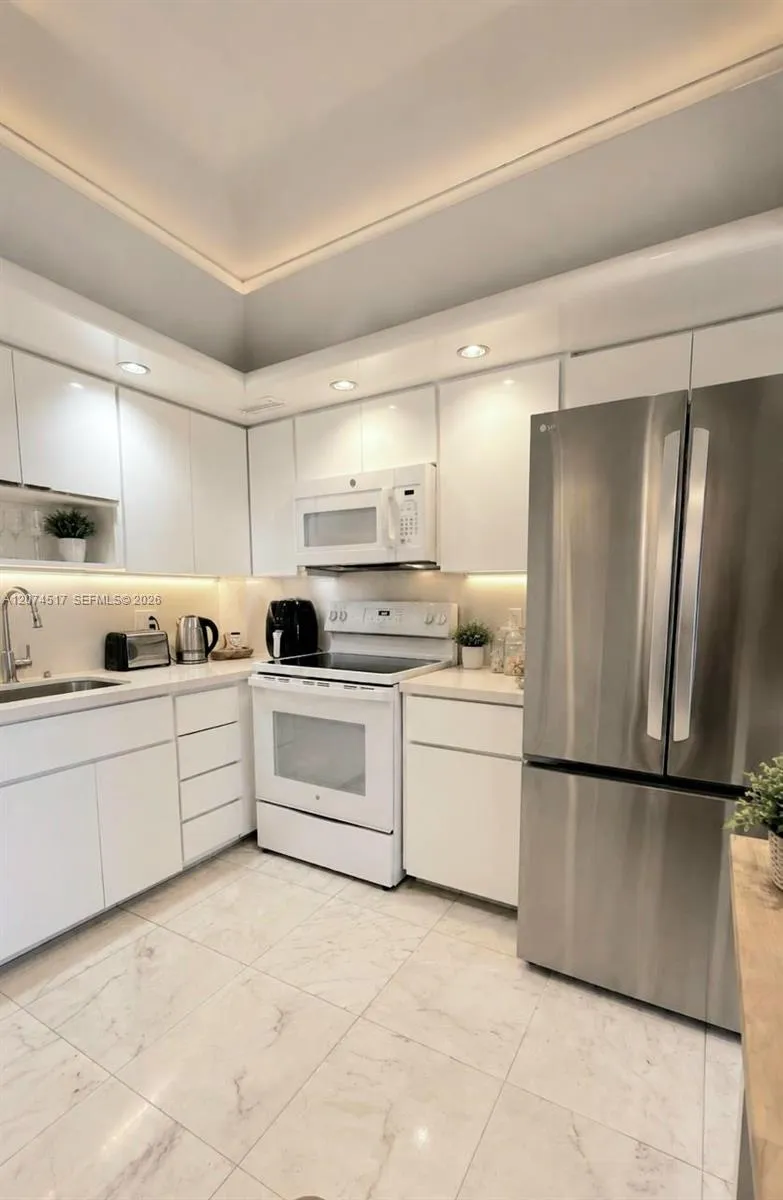 1985 S Ocean Dr #17P Hallandale Beach, FL 33009