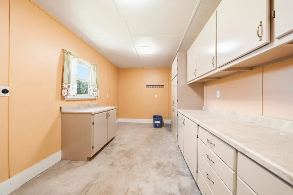 1961 Bolton Road Marion, TX 78124
